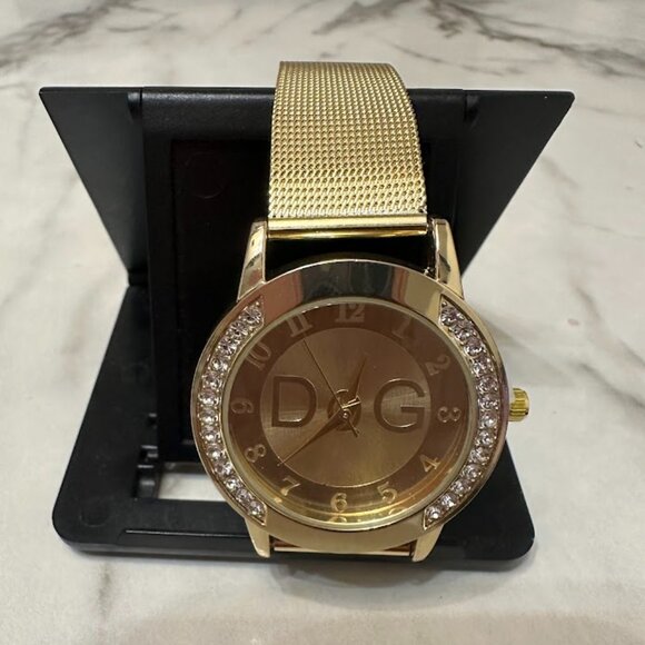 Gold Designer-Inspired Mesh Band Watch - Picture 2 of 5